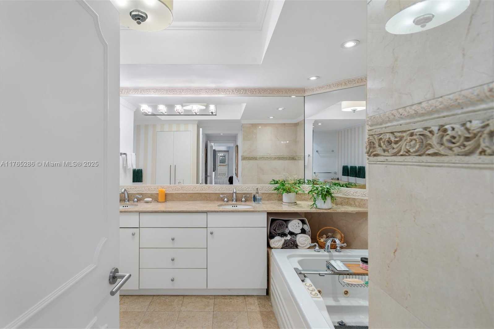 Small Image of 4775 COLLINS AVE #2101, Miami Beach Number 25