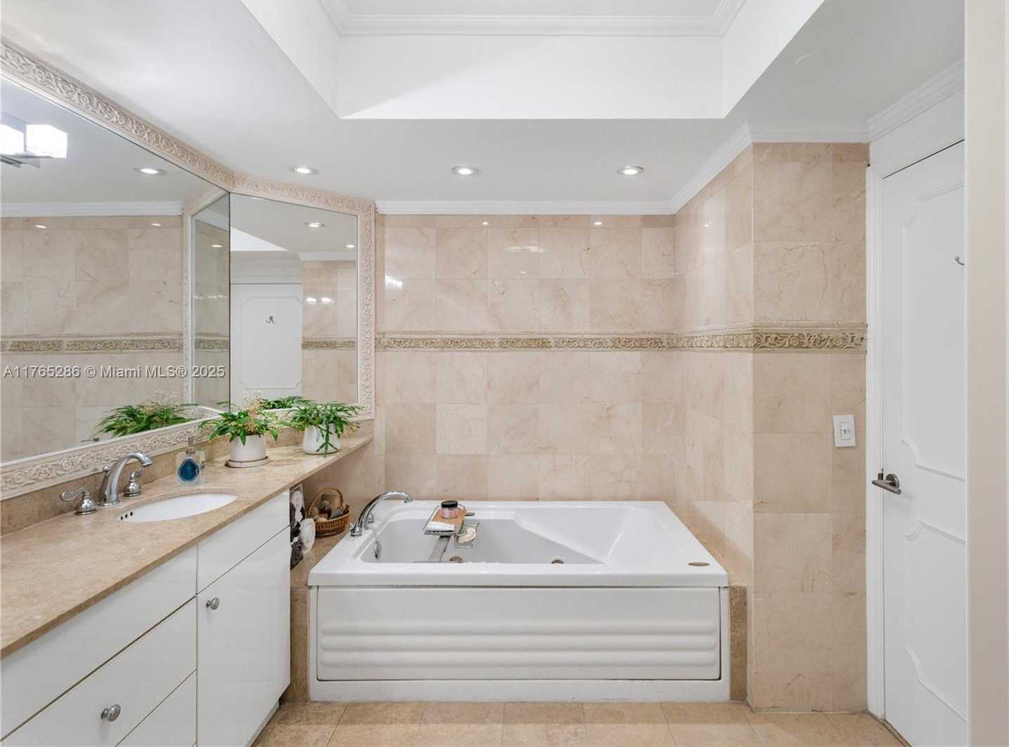 Small Image of 4775 COLLINS AVE #2101, Miami Beach Number 26