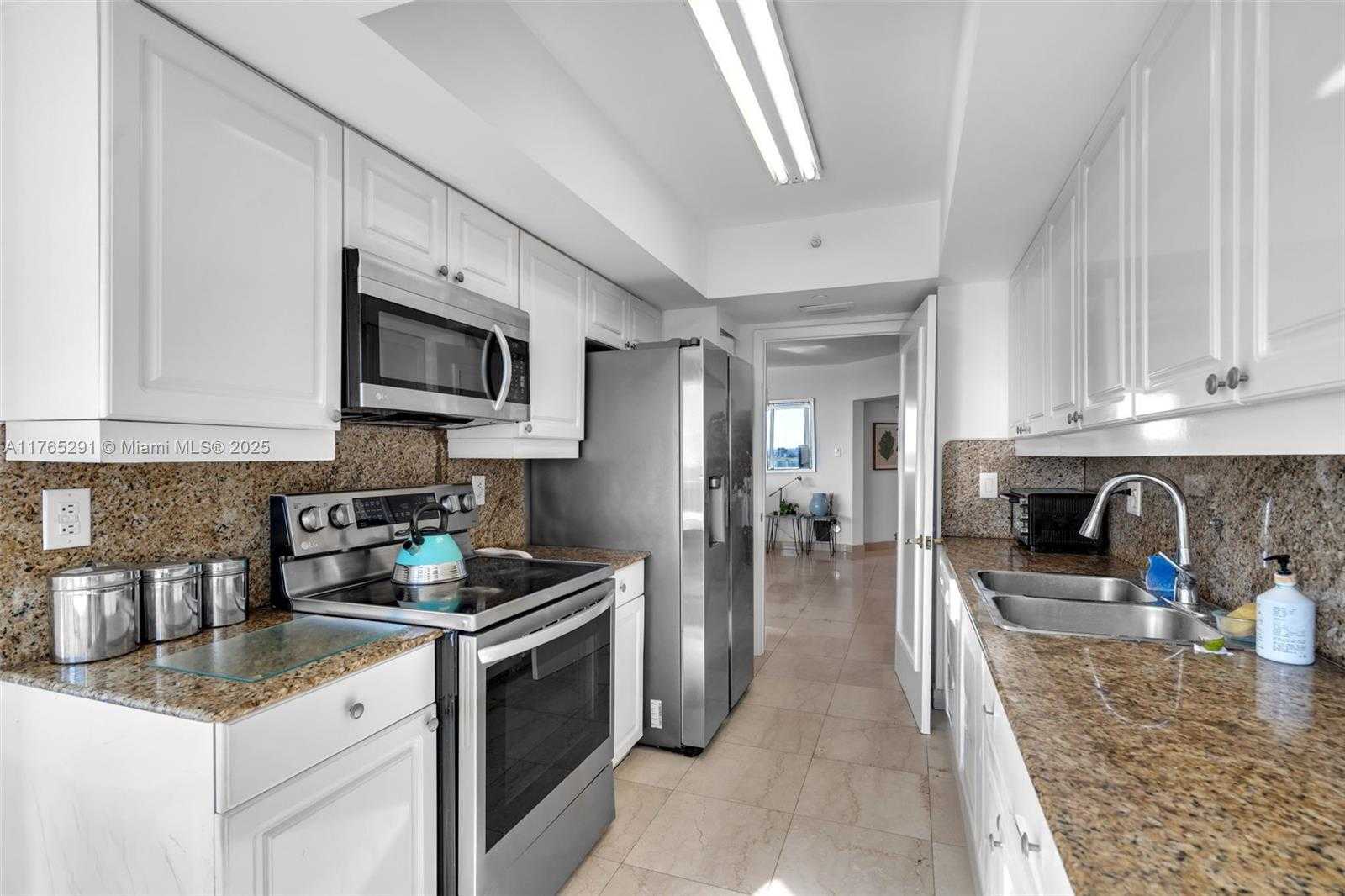 Small Image of 21205 YACHT CLUB DR #2605, Aventura Number 11