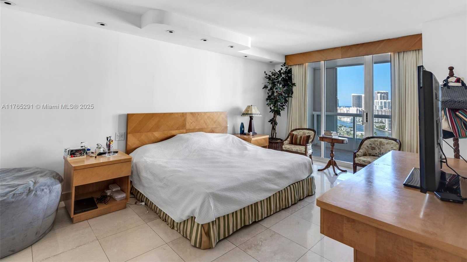 Small Image of 21205 YACHT CLUB DR #2605, Aventura Number 12
