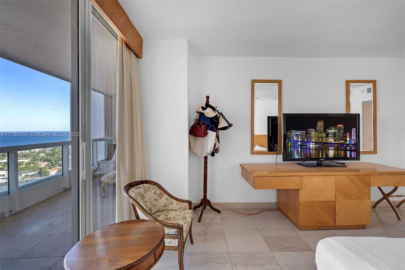 Small Image of 21205 YACHT CLUB DR #2605, Aventura Number 13