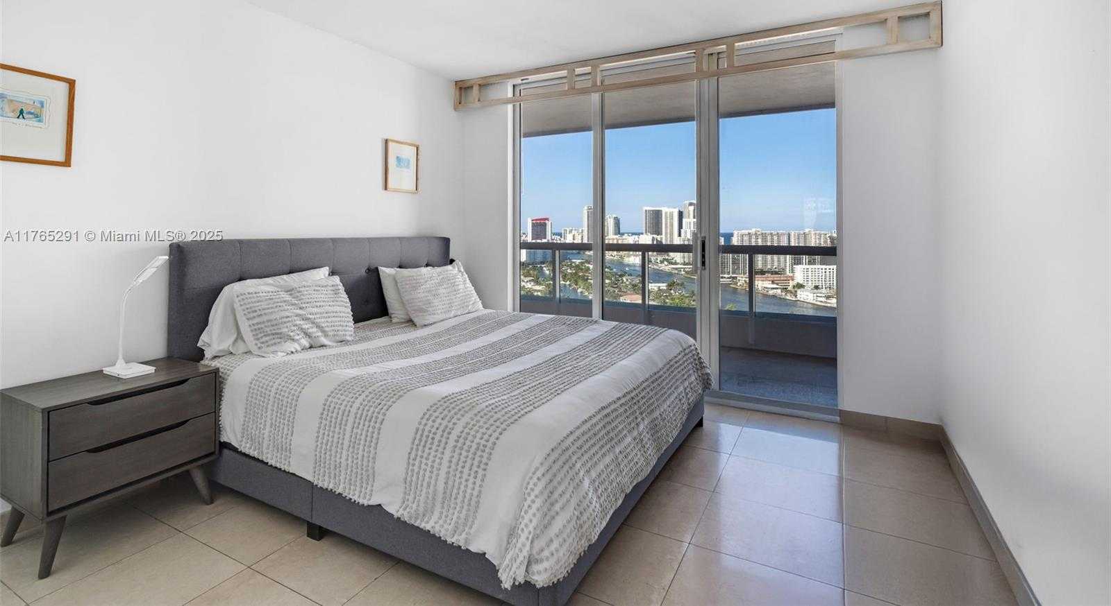 Small Image of 21205 YACHT CLUB DR #2605, Aventura Number 14