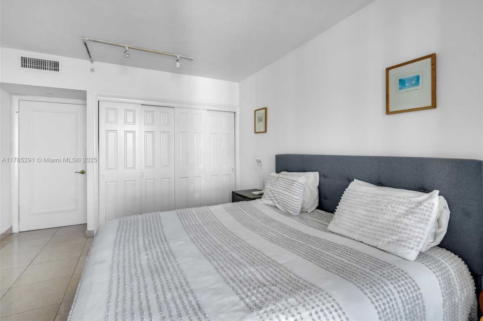 Small Image of 21205 YACHT CLUB DR #2605, Aventura Number 15