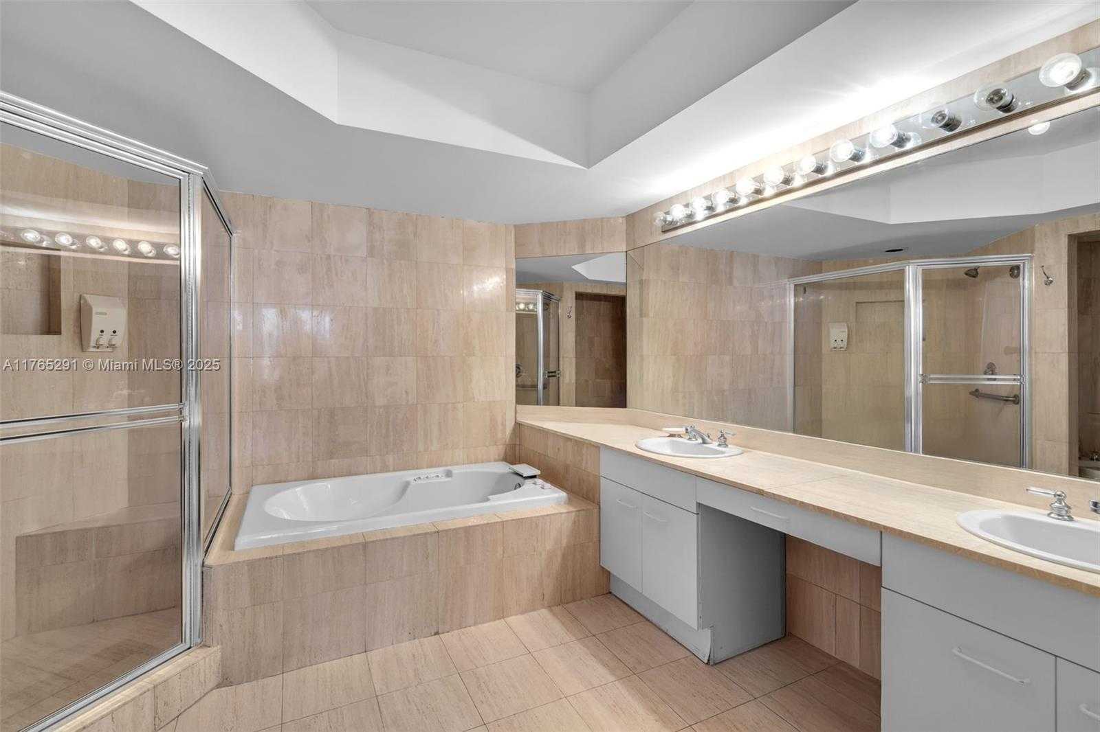 Small Image of 21205 YACHT CLUB DR #2605, Aventura Number 18
