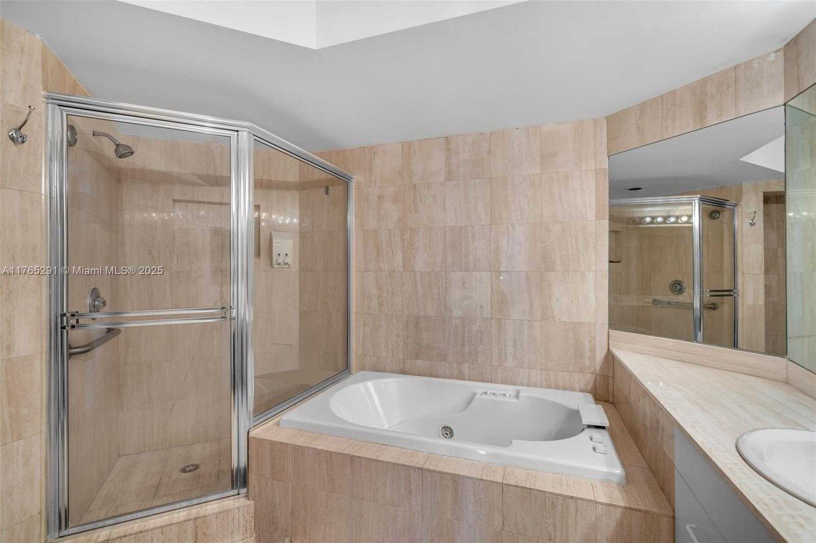 Small Image of 21205 YACHT CLUB DR #2605, Aventura Number 19