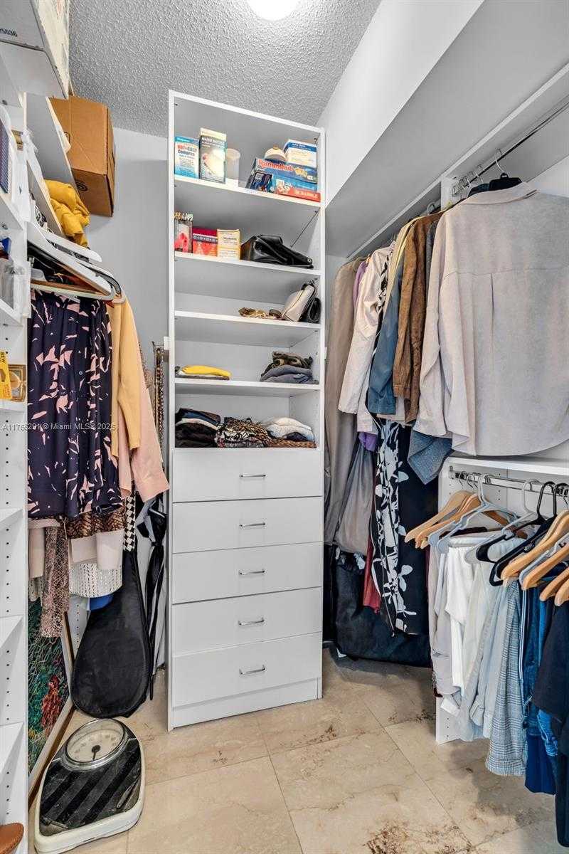 Small Image of 21205 YACHT CLUB DR #2605, Aventura Number 21