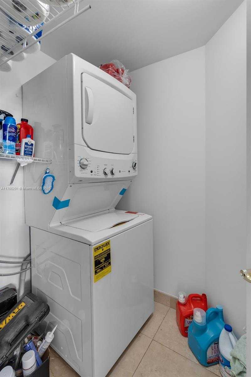 Small Image of 21205 YACHT CLUB DR #2605, Aventura Number 23