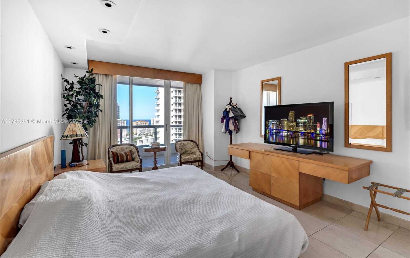 Small Image of 21205 YACHT CLUB DR #2605, Aventura Number 25