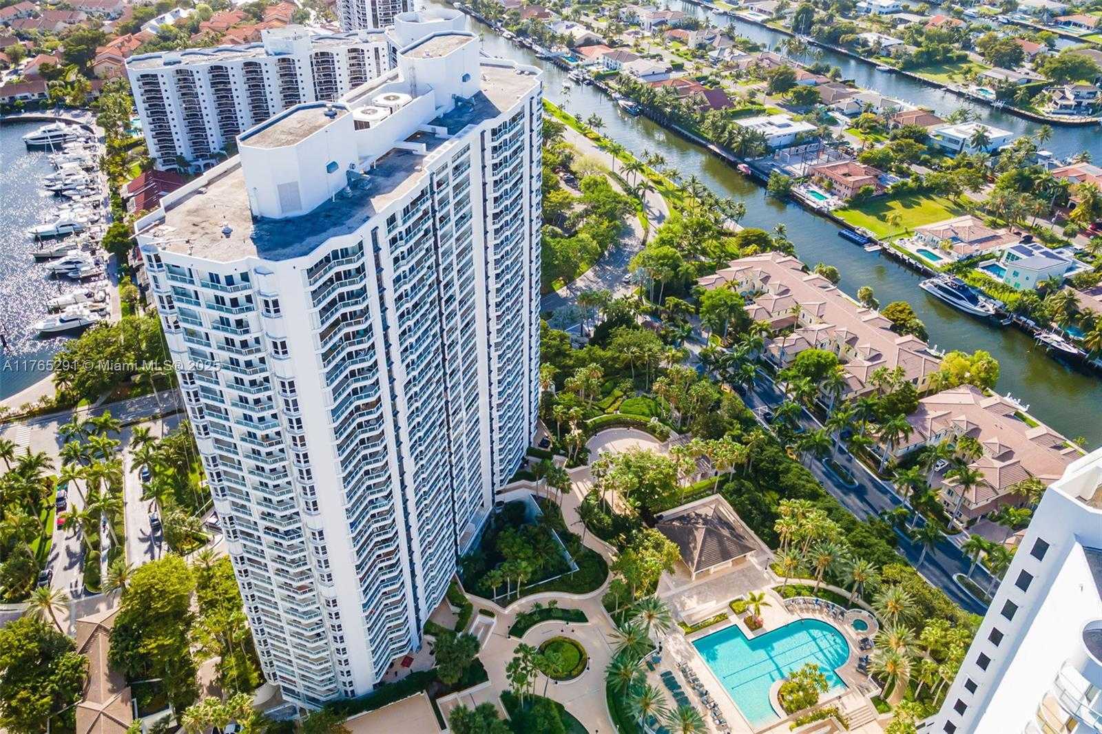 Small Image of 21205 YACHT CLUB DR #2605, Aventura Number 31