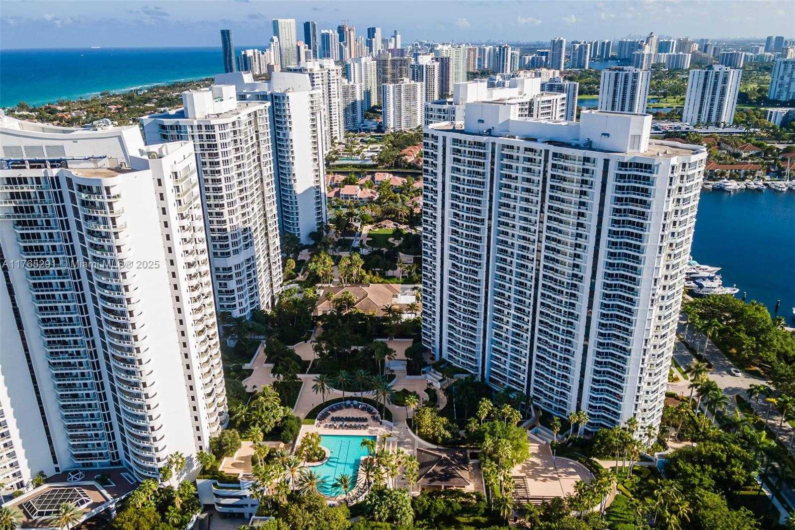 Small Image of 21205 YACHT CLUB DR #2605, Aventura Number 32