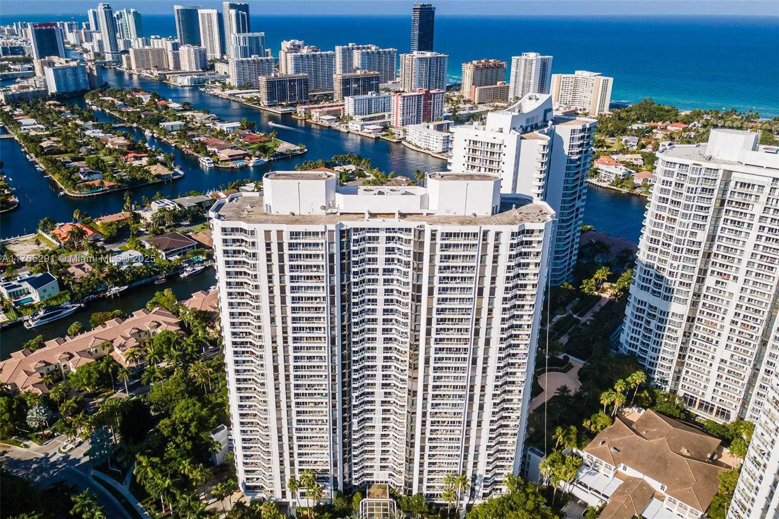 Small Image of 21205 YACHT CLUB DR #2605, Aventura Number 33