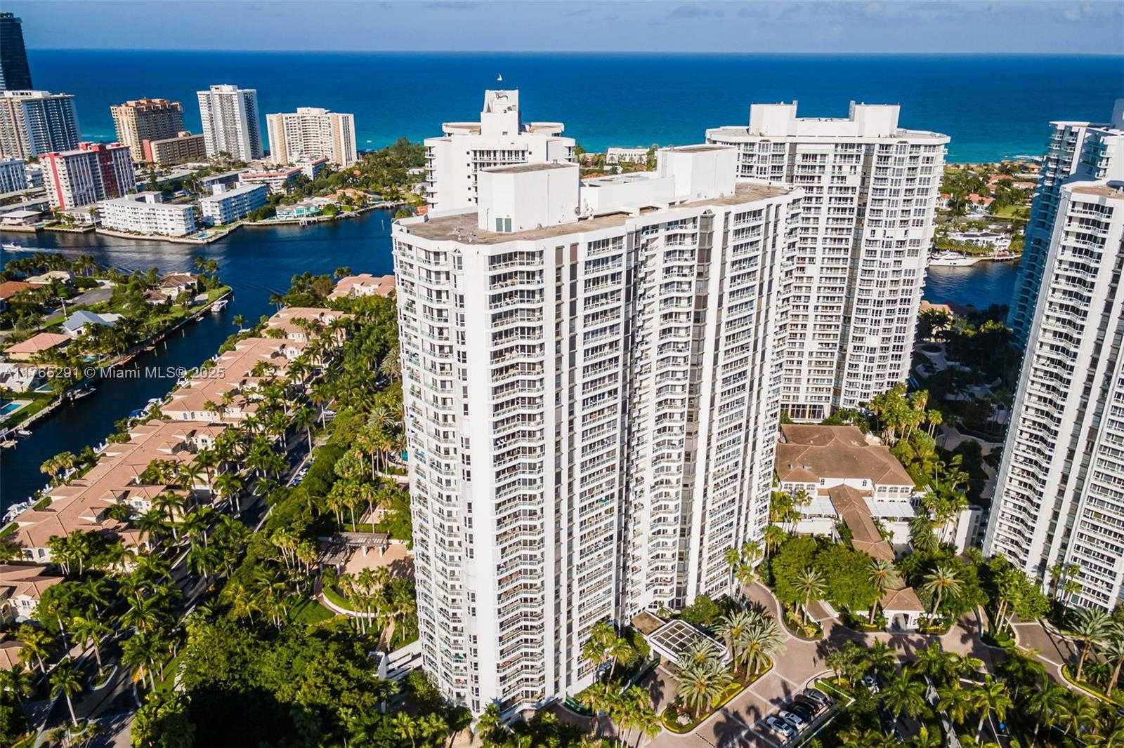 Small Image of 21205 YACHT CLUB DR #2605, Aventura Number 35
