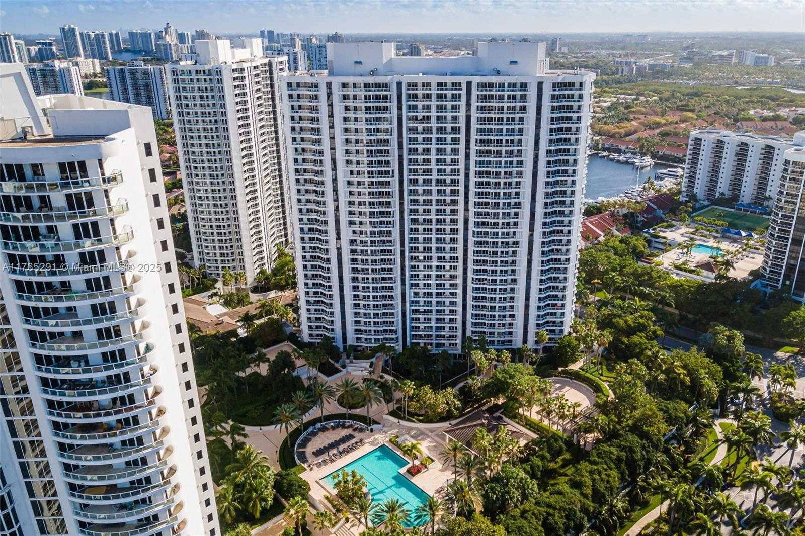 Small Image of 21205 YACHT CLUB DR #2605, Aventura Number 36