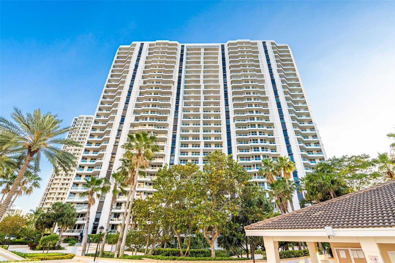 Small Image of 21205 YACHT CLUB DR #2605, Aventura Number 37
