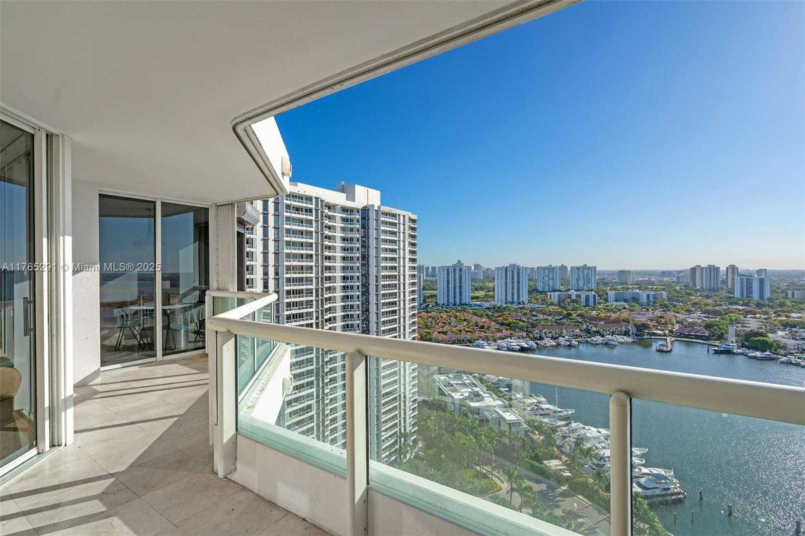 Small Image of 21205 YACHT CLUB DR #2605, Aventura Number 4