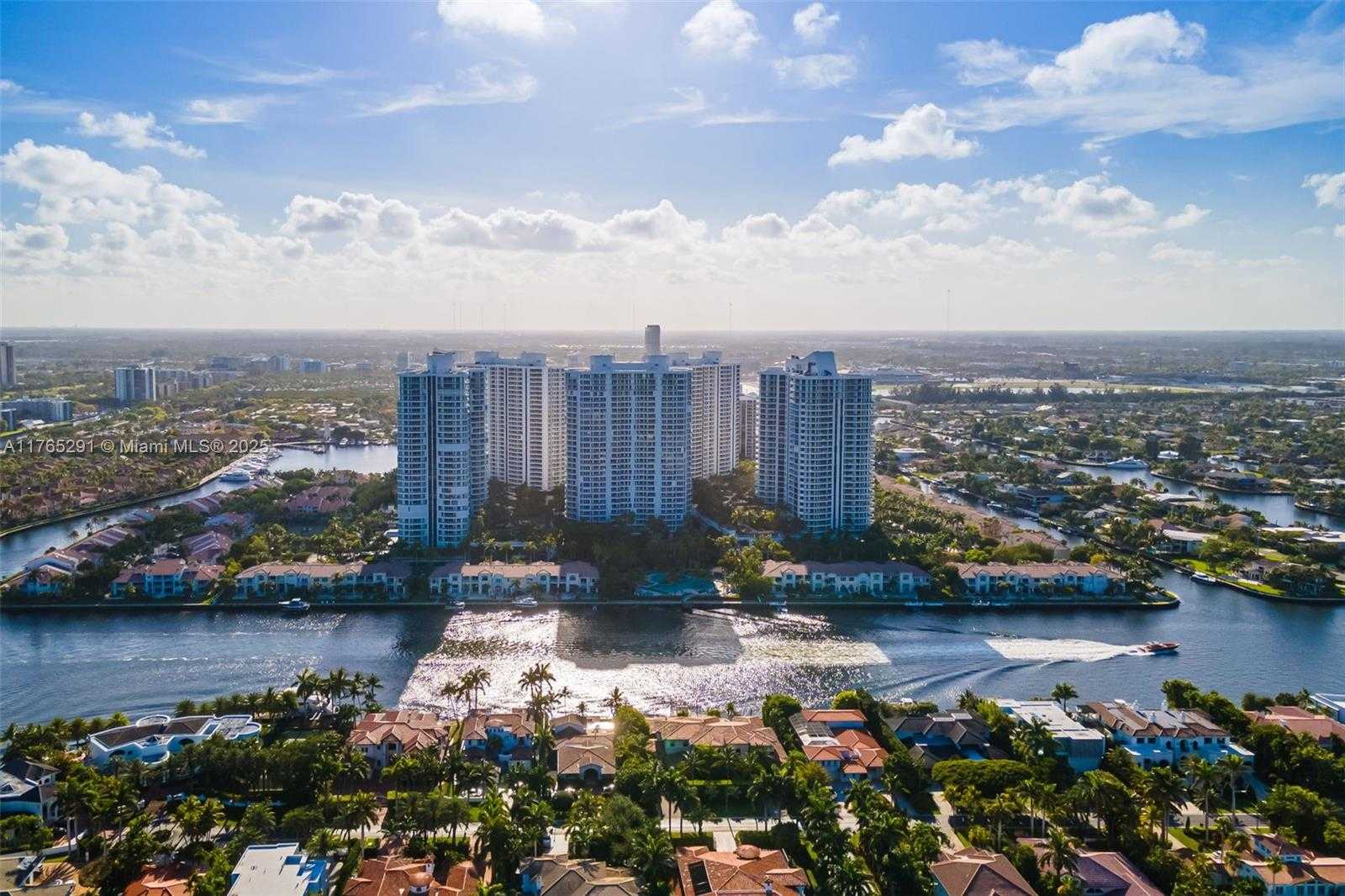 Small Image of 21205 YACHT CLUB DR #2605, Aventura Number 40