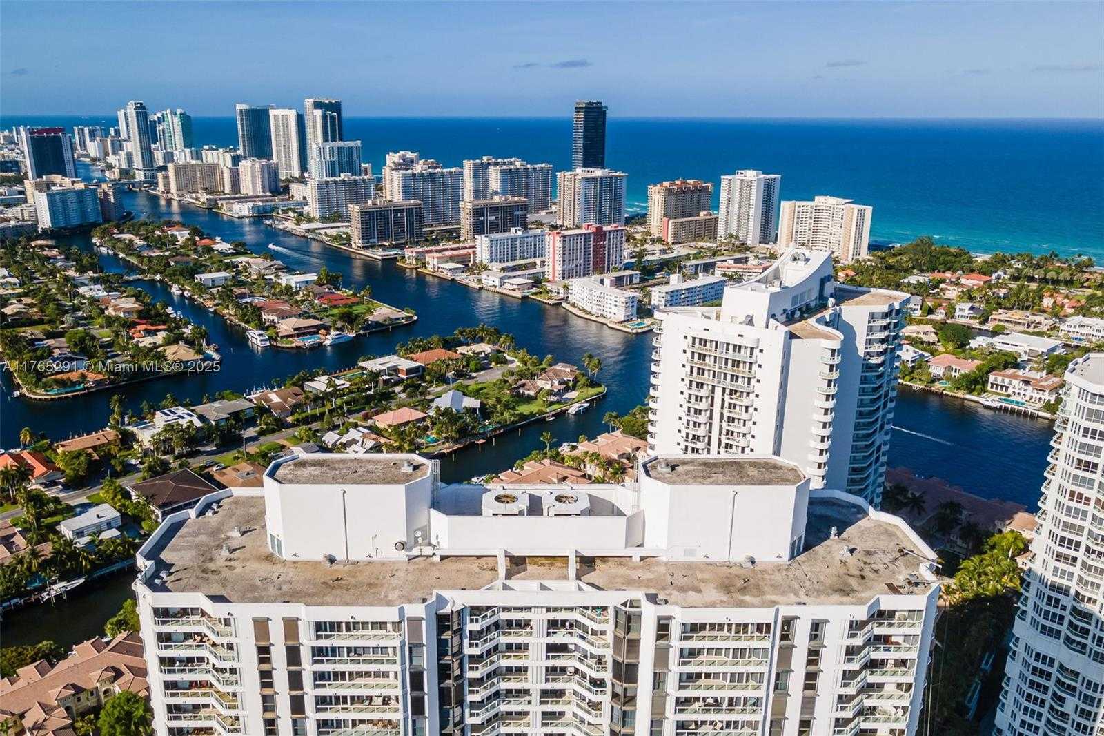 Small Image of 21205 YACHT CLUB DR #2605, Aventura Number 41
