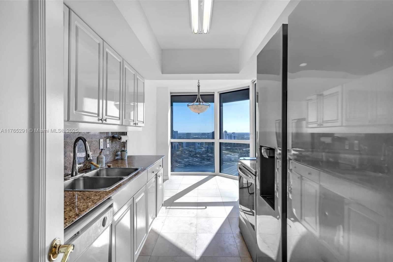 Small Image of 21205 YACHT CLUB DR #2605, Aventura Number 9