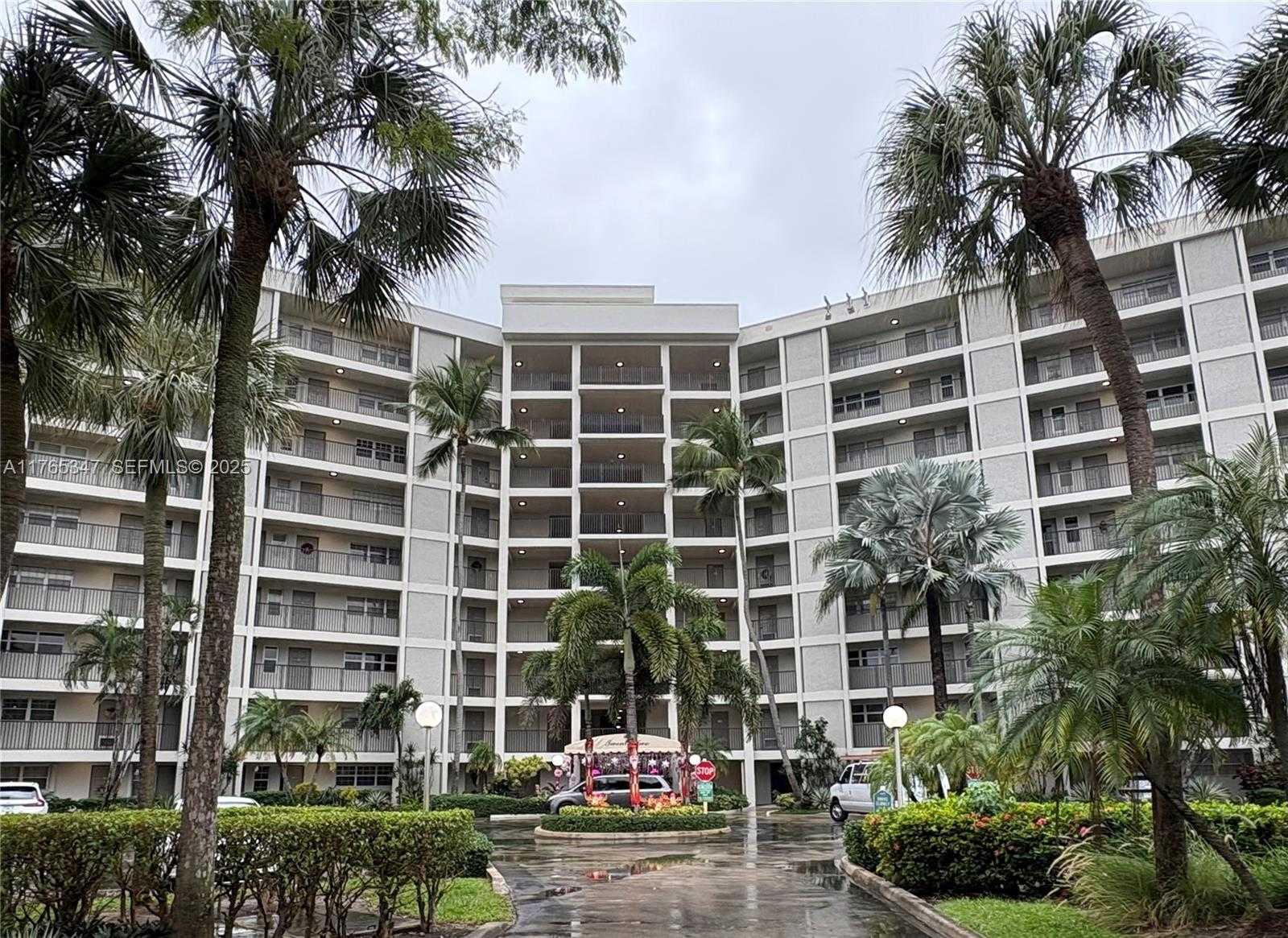 Small Image of 2681 SOUTH COURSE DR #912, Pompano Beach Number 2