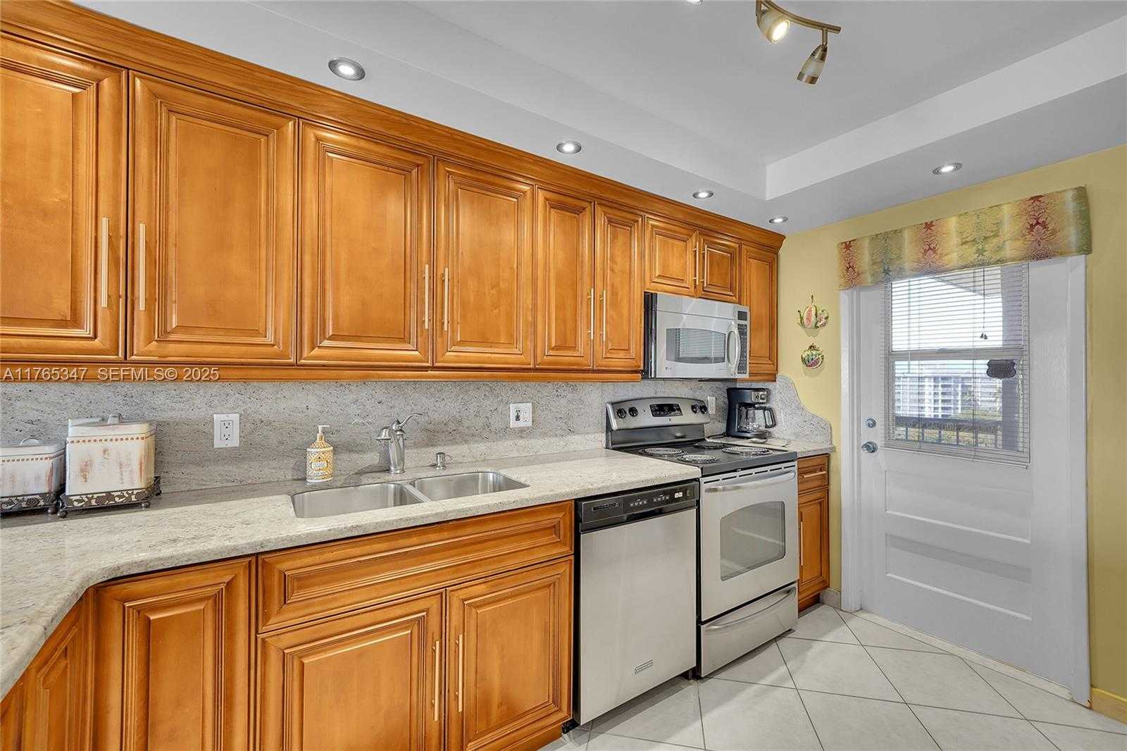 Small Image of 2681 SOUTH COURSE DR #912, Pompano Beach Number 6