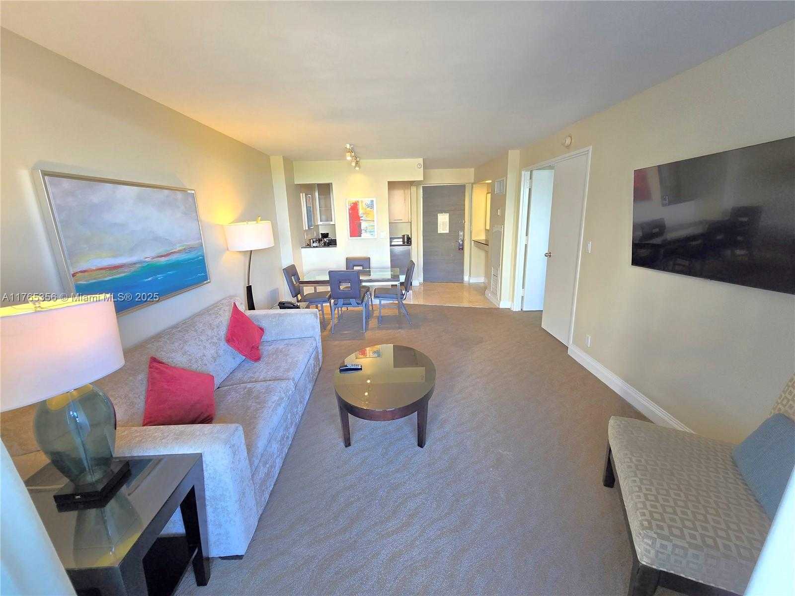 Small Image of 2670 Sunrise Blvd, Fort Lauderdale, FL 33304, USA Number 3
