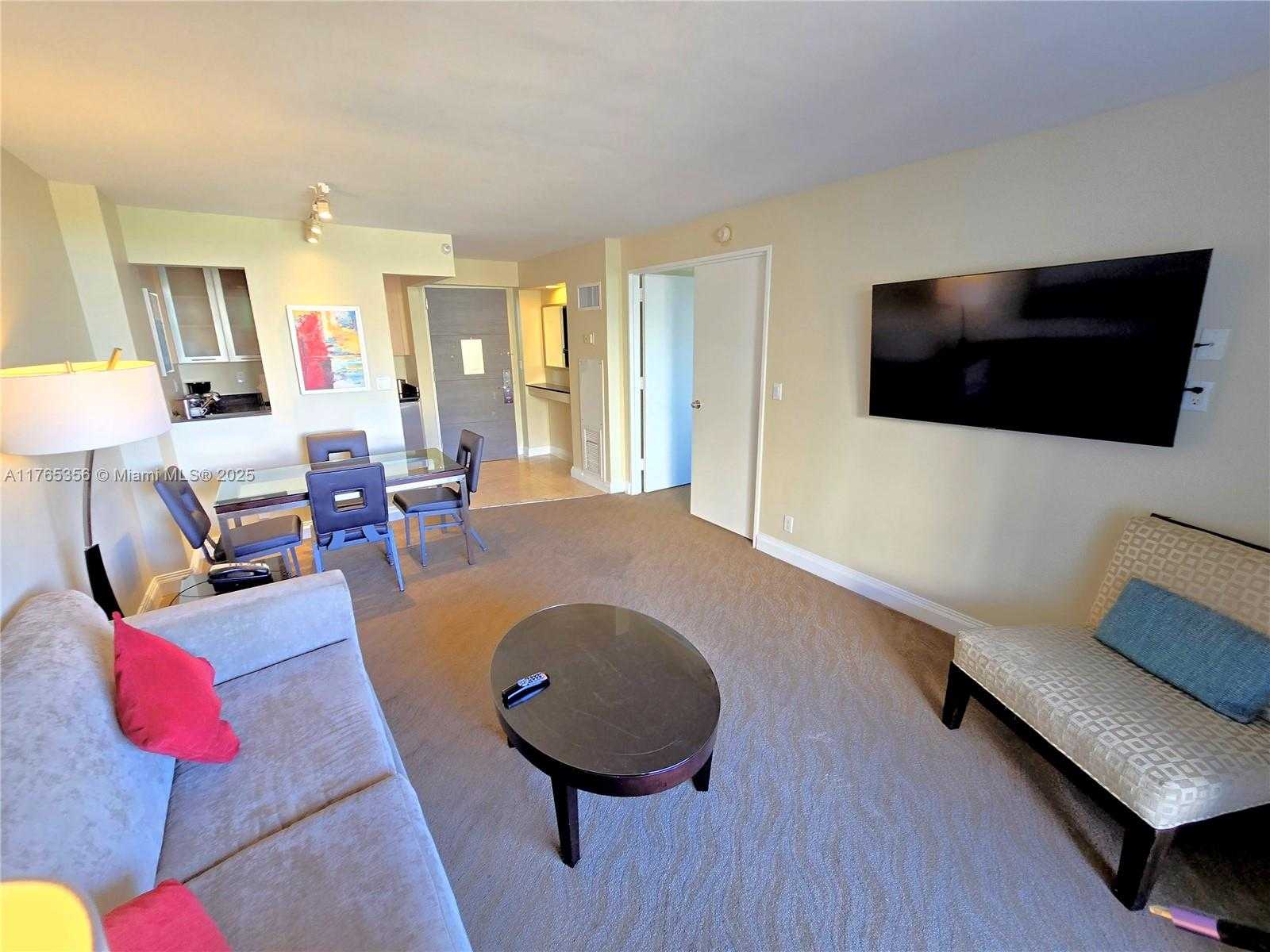 Small Image of 2670 Sunrise Blvd, Fort Lauderdale, FL 33304, USA Number 4