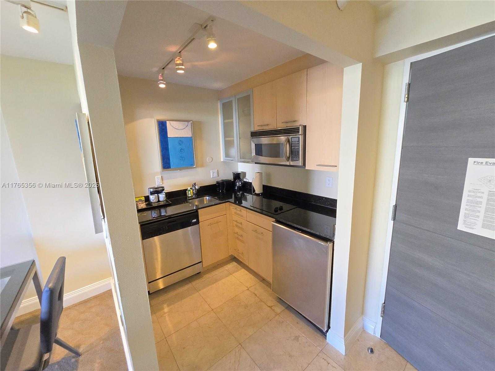 Small Image of 2670 Sunrise Blvd, Fort Lauderdale, FL 33304, USA Number 6