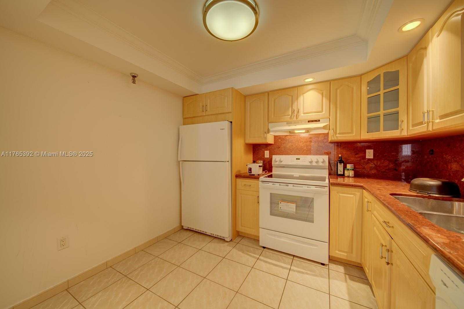 Small Image of 1623 COLLINS AVE #512, Miami Beach Number 15
