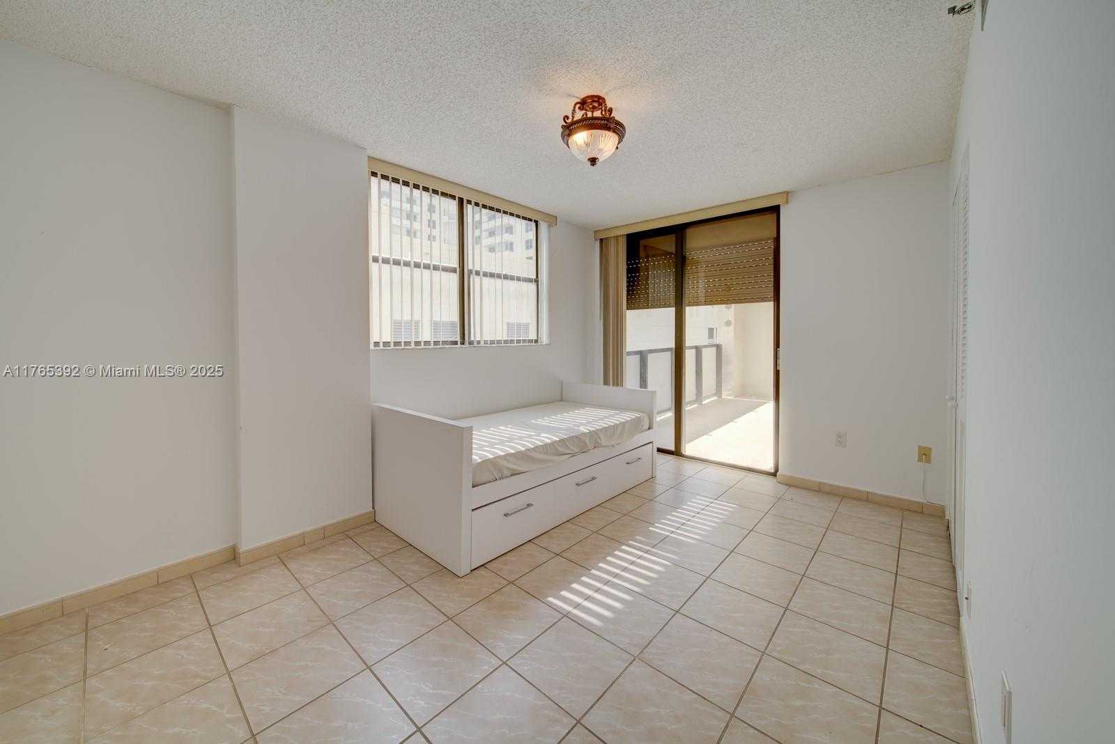 Small Image of 1623 COLLINS AVE #512, Miami Beach Number 22