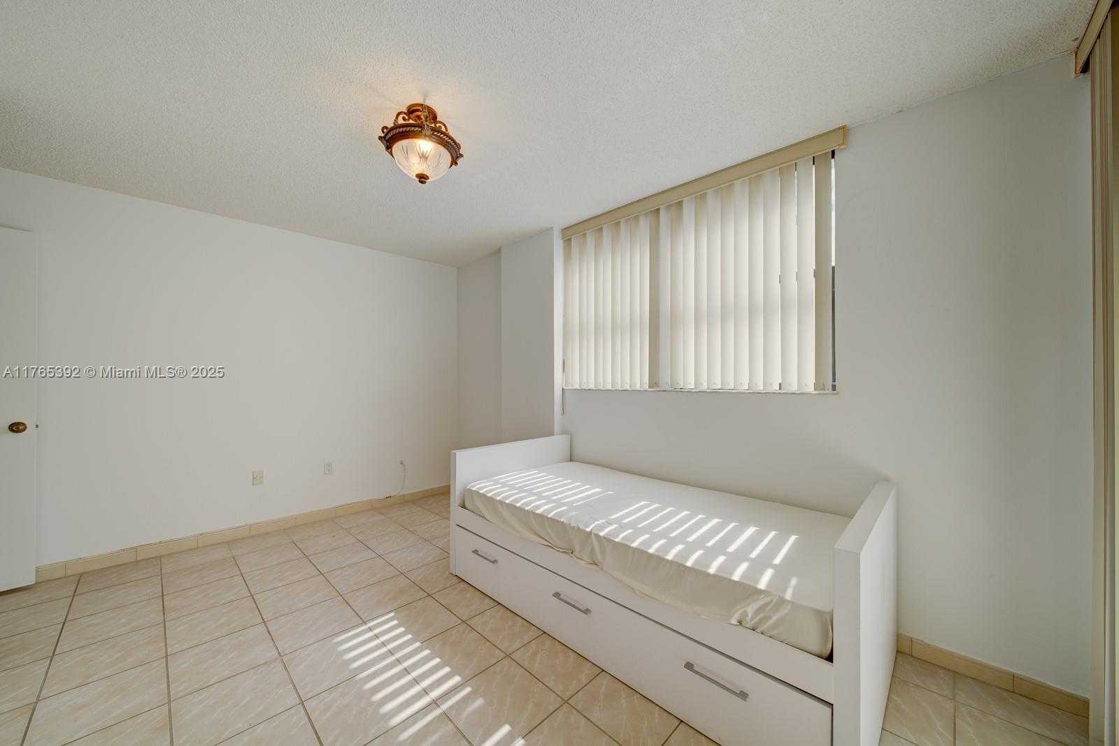 Small Image of 1623 COLLINS AVE #512, Miami Beach Number 23