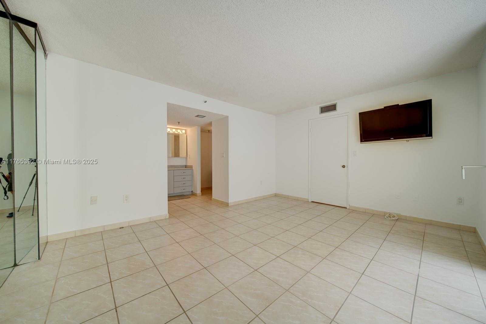 Small Image of 1623 COLLINS AVE #512, Miami Beach Number 26