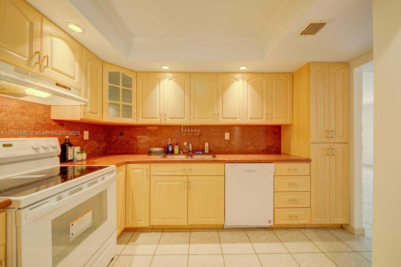Small Image of 1623 COLLINS AVE #512, Miami Beach Number 5