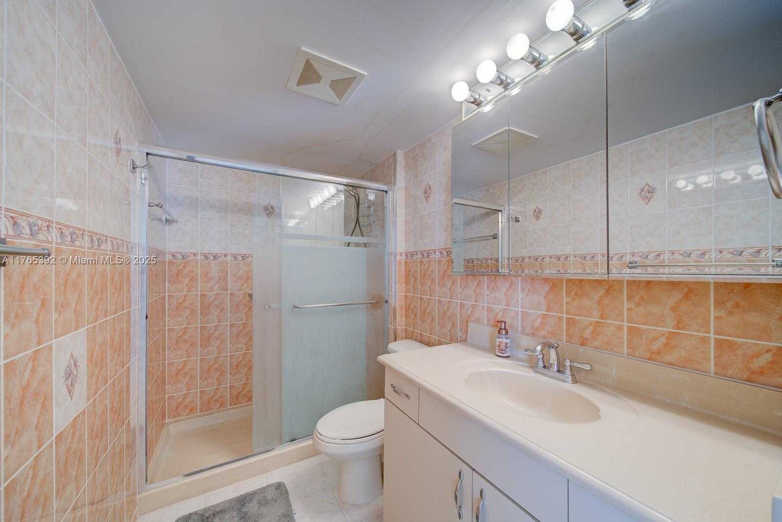 Small Image of 1623 COLLINS AVE #512, Miami Beach Number 6