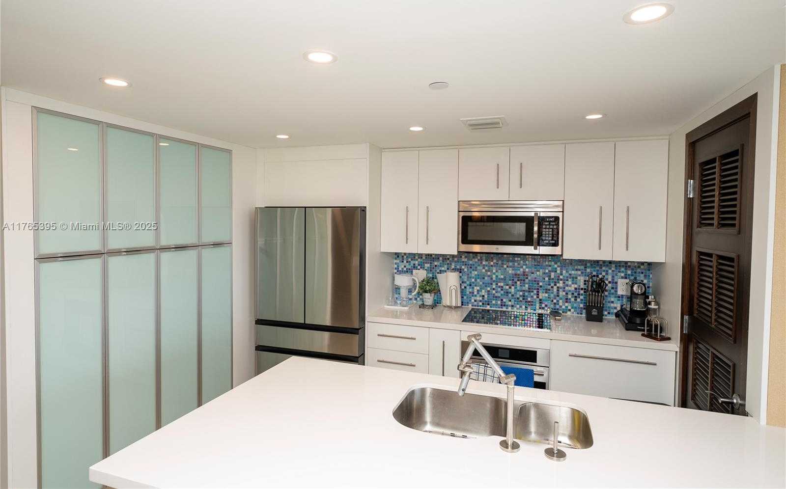 Small Image of 5875 COLLINS AVE #1603, Miami Beach Number 13
