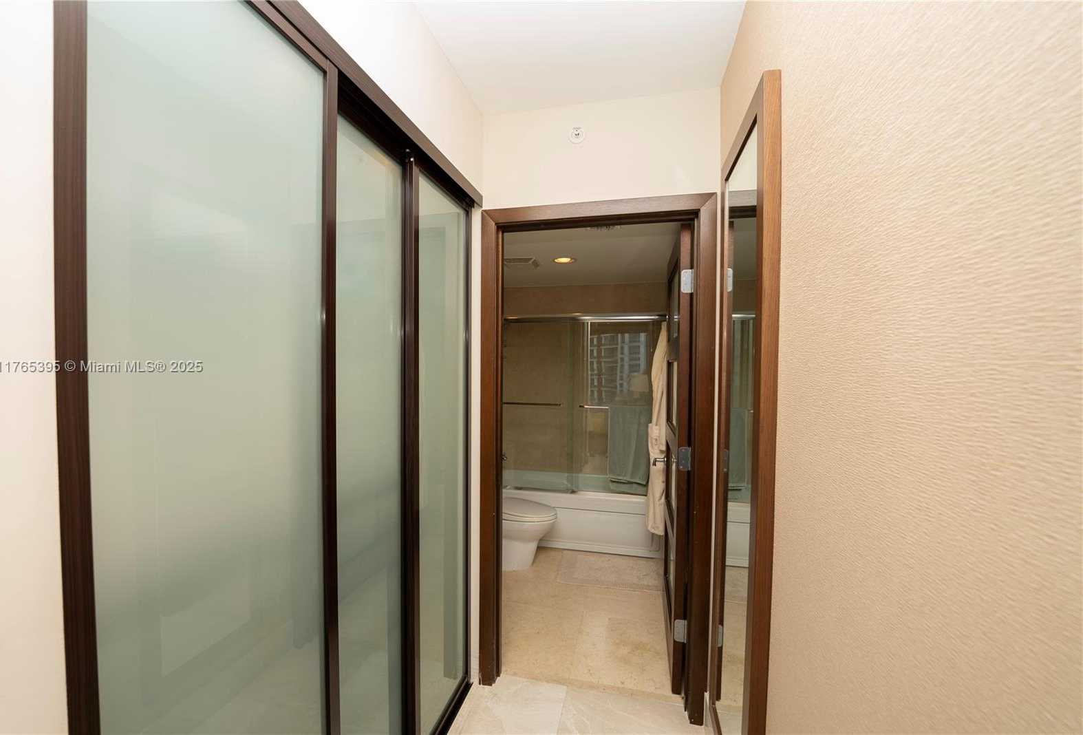 Small Image of 5875 COLLINS AVE #1603, Miami Beach Number 20