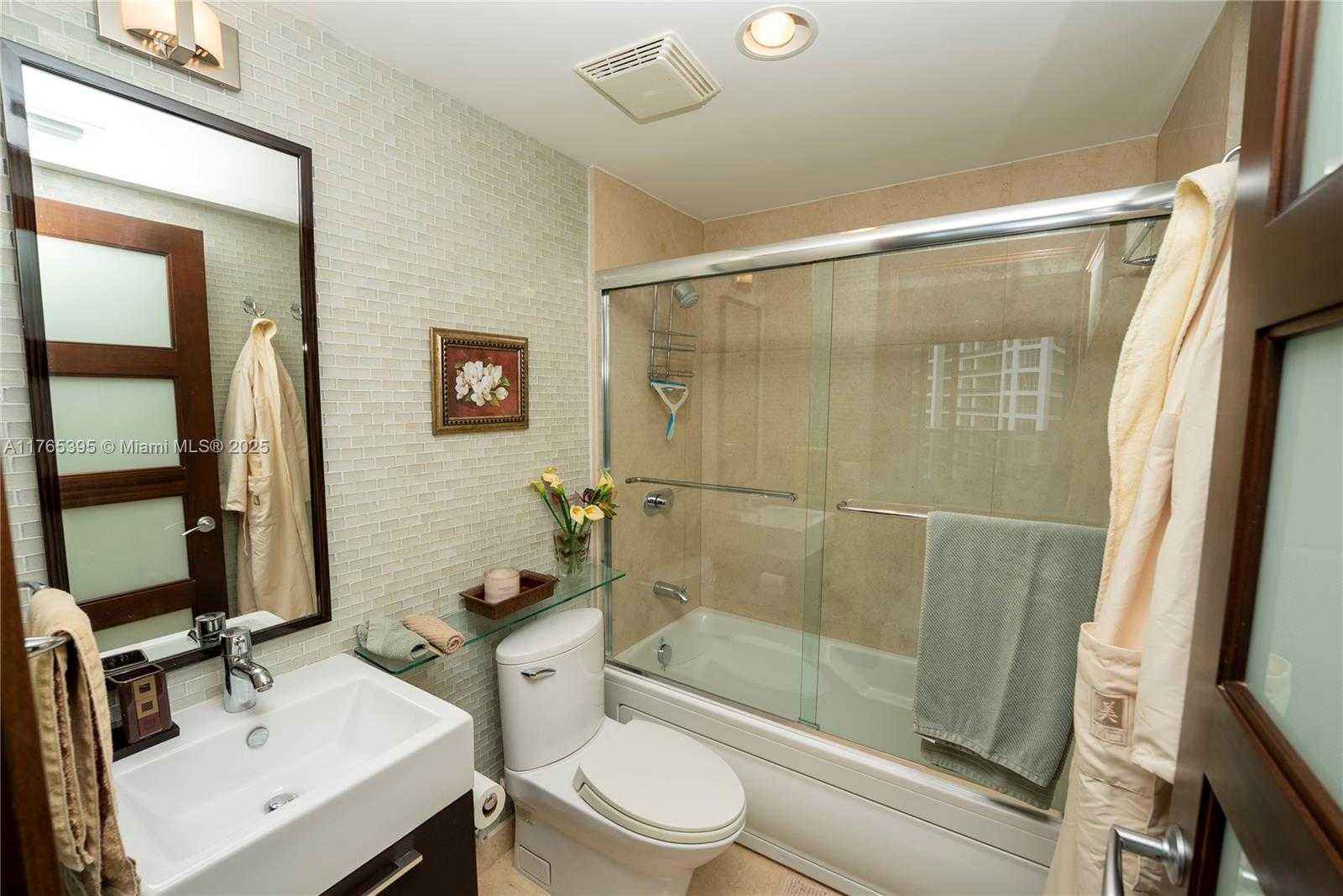Small Image of 5875 COLLINS AVE #1603, Miami Beach Number 21