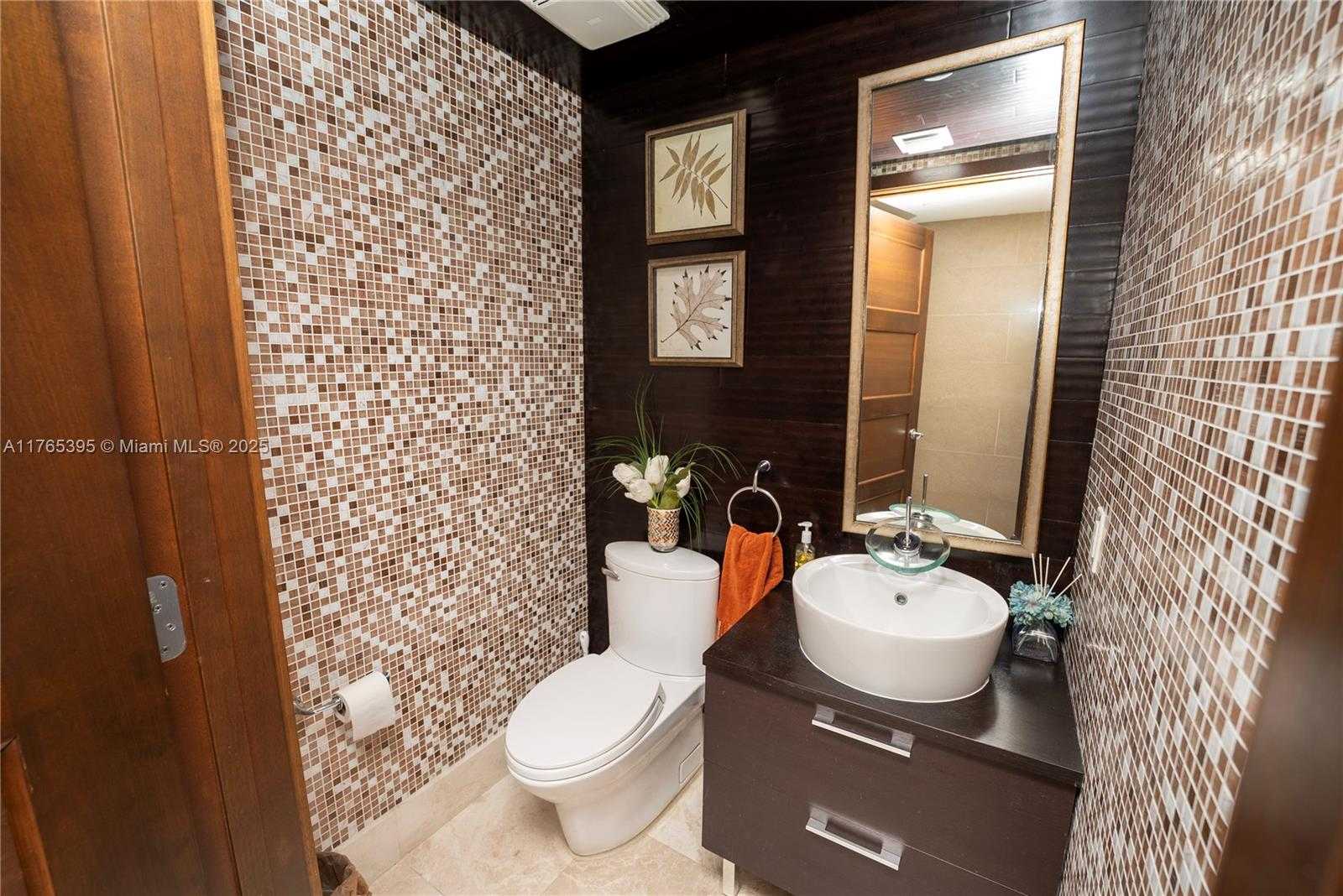 Small Image of 5875 COLLINS AVE #1603, Miami Beach Number 24