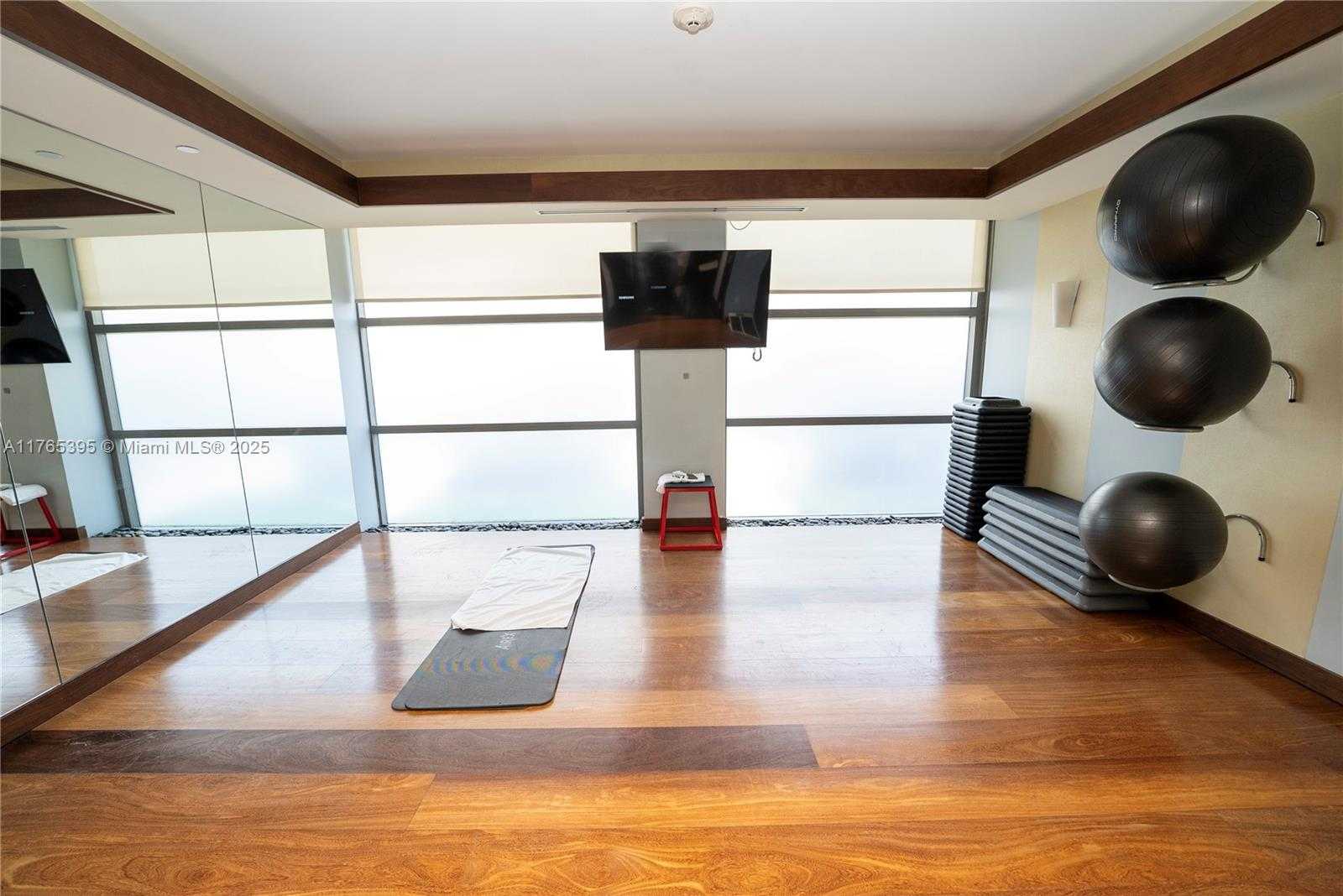Small Image of 5875 COLLINS AVE #1603, Miami Beach Number 26
