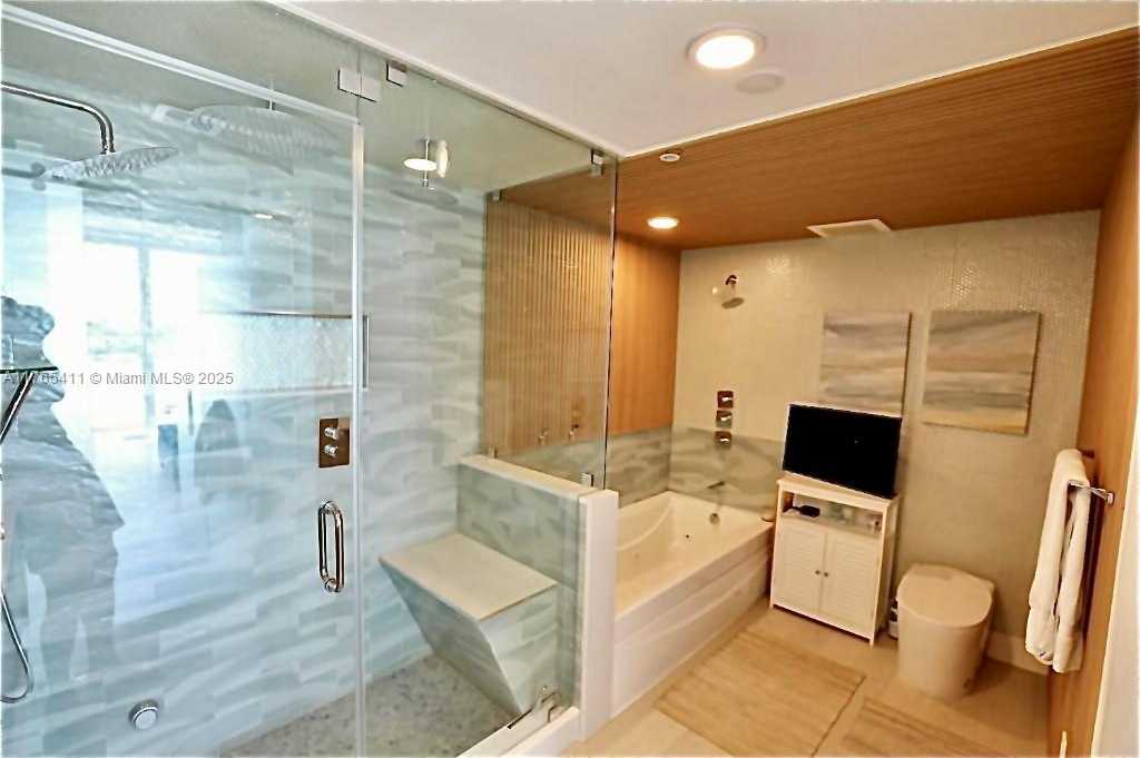 Small Image of 6580 INDIAN CREEK DR #603, Miami Beach Number 54