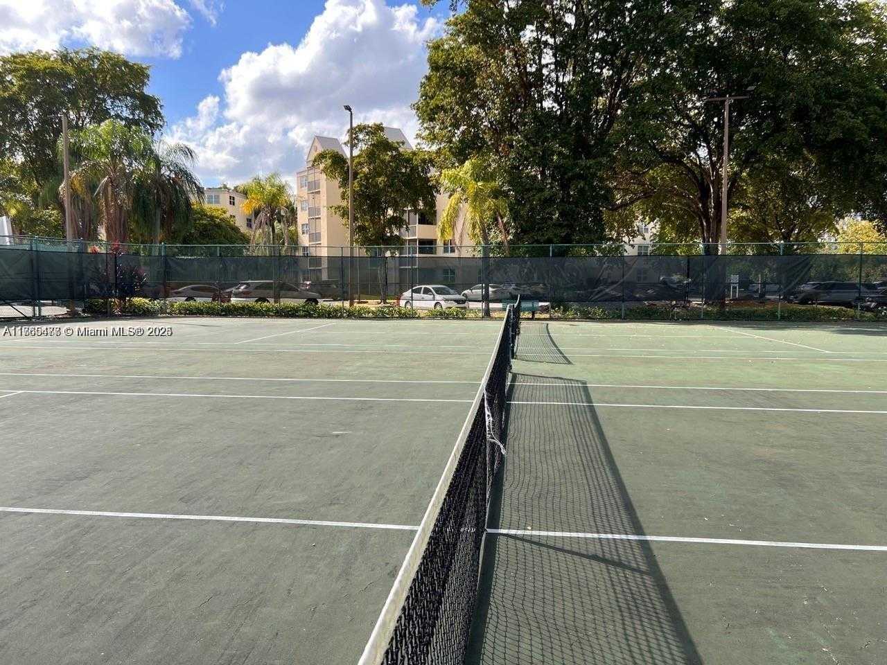 Small Image of 8343 LAKE DR #207, Doral Number 10