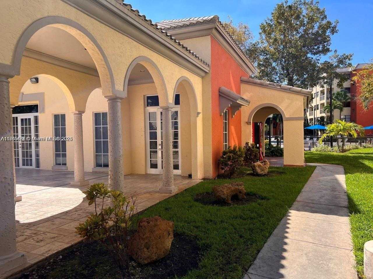 Small Image of 8343 LAKE DR #207, Doral Number 8