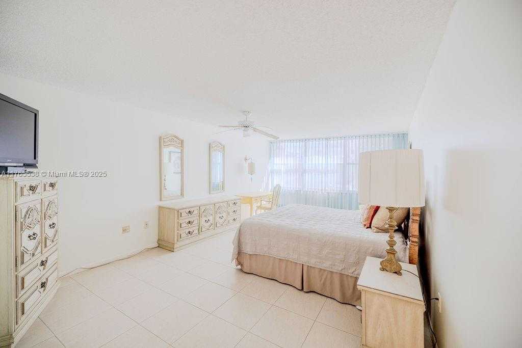 Small Image of 2751 SOUTH OCEAN DR #208S, Hollywood Number 20