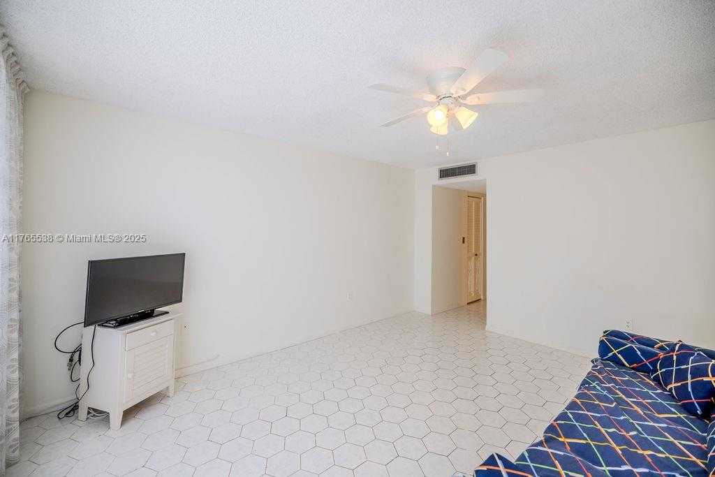 Small Image of 2751 SOUTH OCEAN DR #208S, Hollywood Number 26