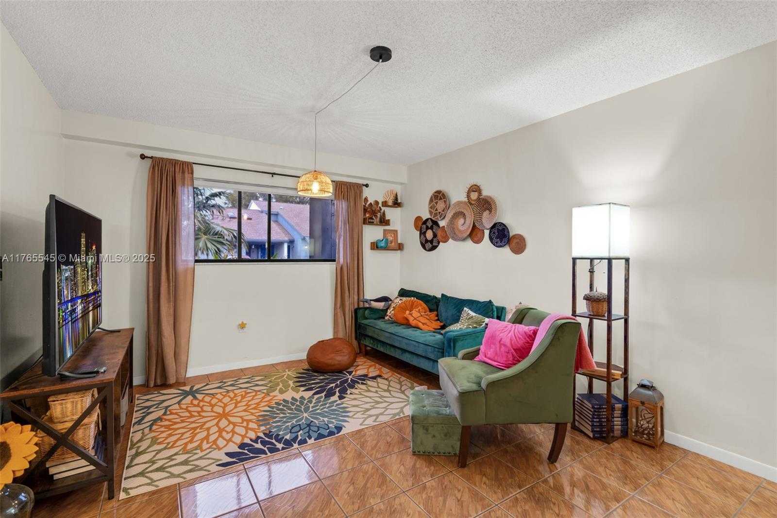 Small Image of 1652 N 14th Terrace, Hollywood, FL 33020, USA Number 10