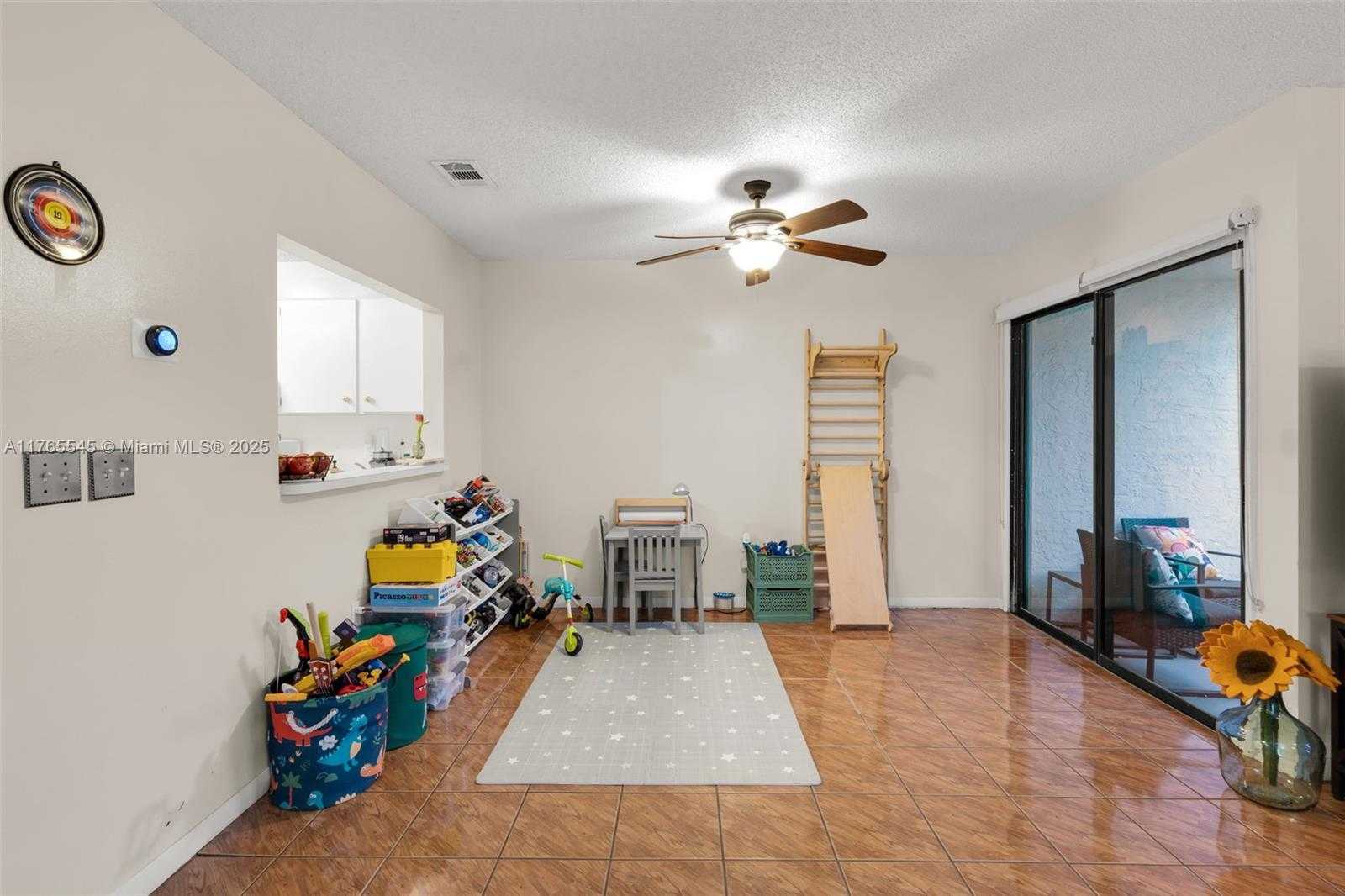 Small Image of 1652 N 14th Terrace, Hollywood, FL 33020, USA Number 11