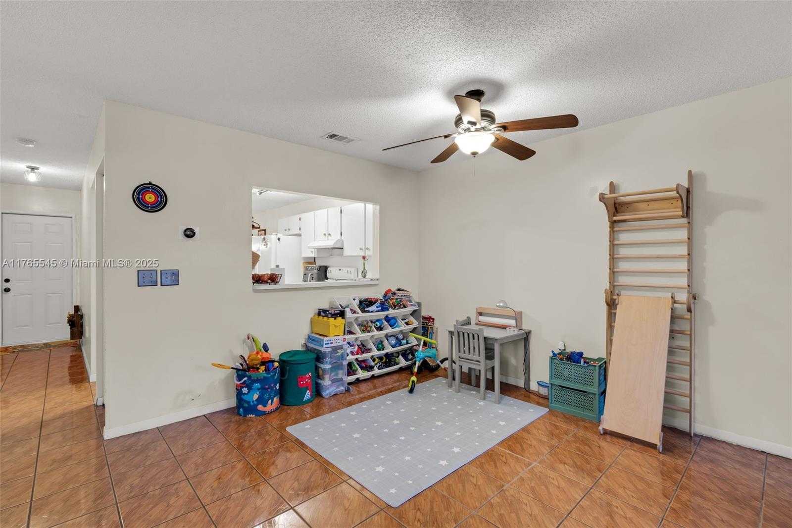 Small Image of 1652 N 14th Terrace, Hollywood, FL 33020, USA Number 13