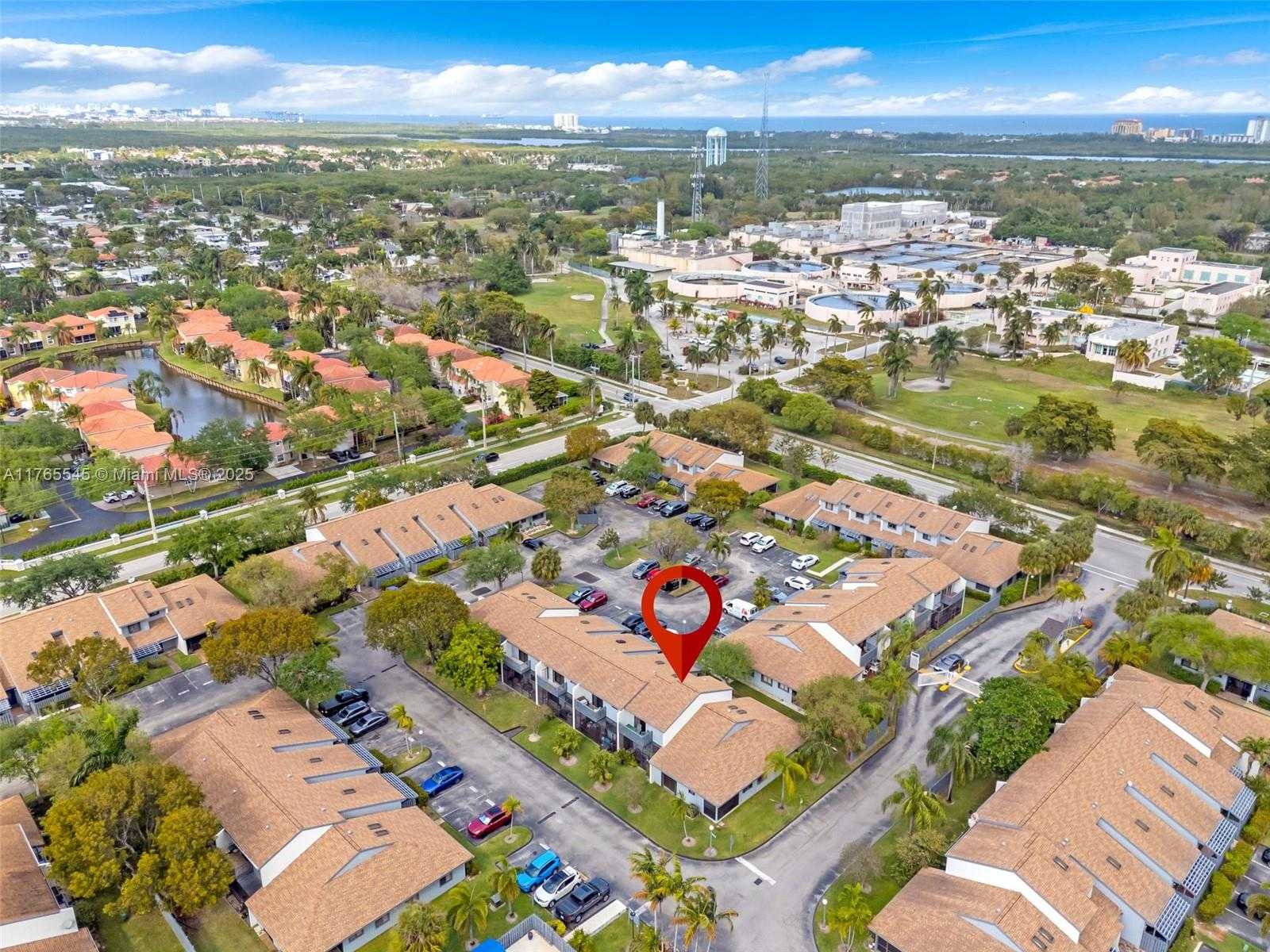 Small Image of 1652 N 14th Terrace, Hollywood, FL 33020, USA Number 16