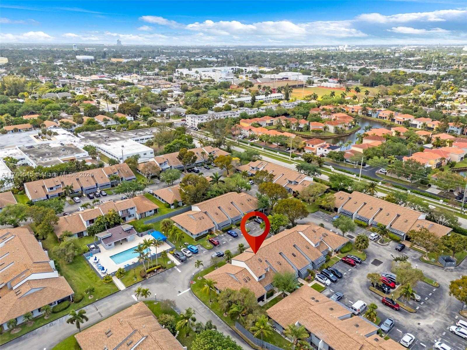 Small Image of 1652 N 14th Terrace, Hollywood, FL 33020, USA Number 17