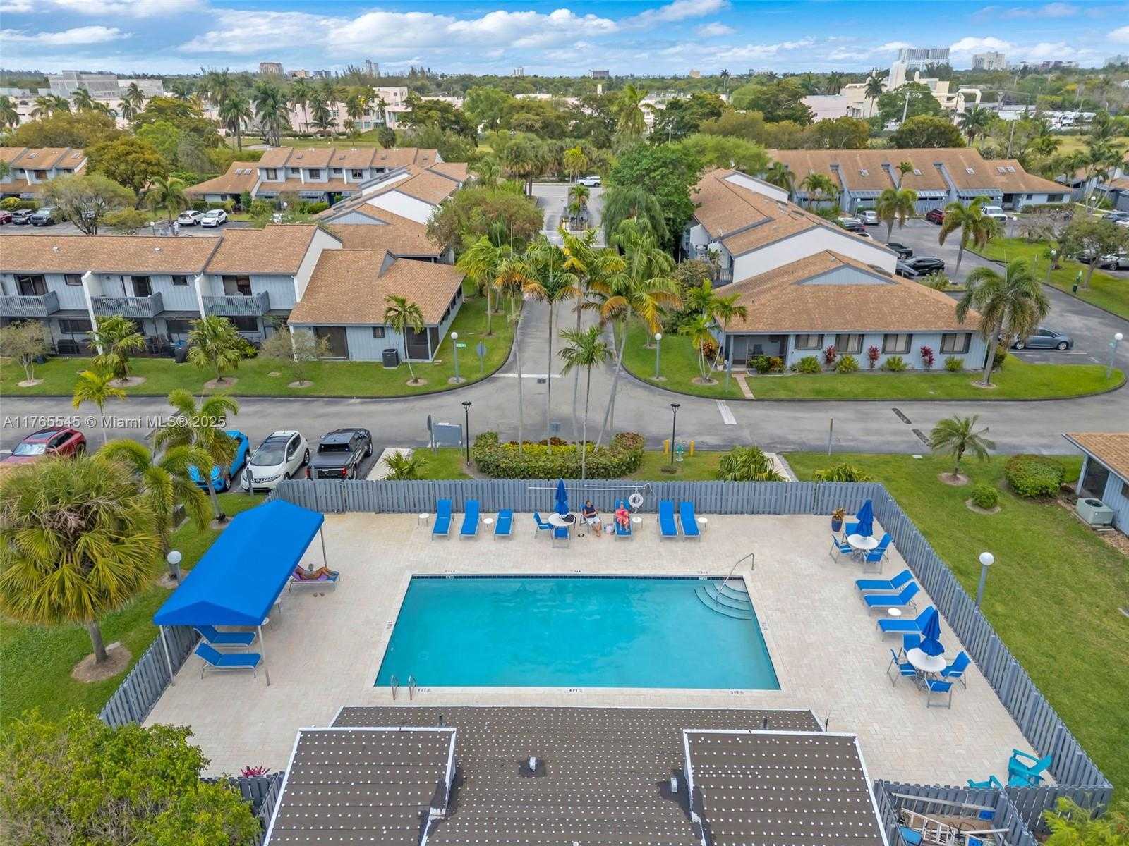 Small Image of 1652 N 14th Terrace, Hollywood, FL 33020, USA Number 19