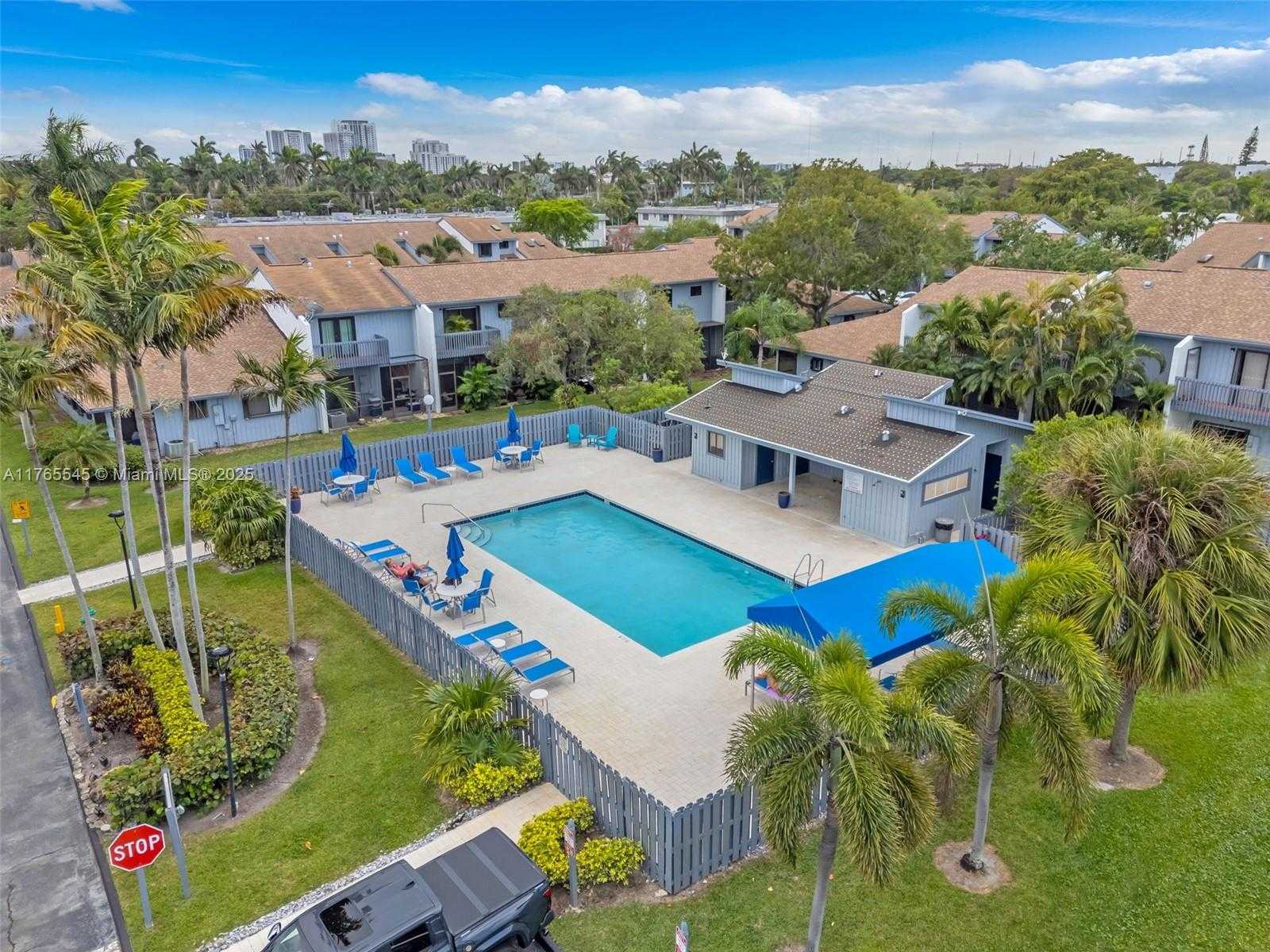 Small Image of 1652 N 14th Terrace, Hollywood, FL 33020, USA Number 20